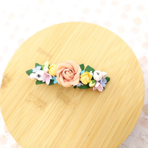 Spinka z różą i perłami