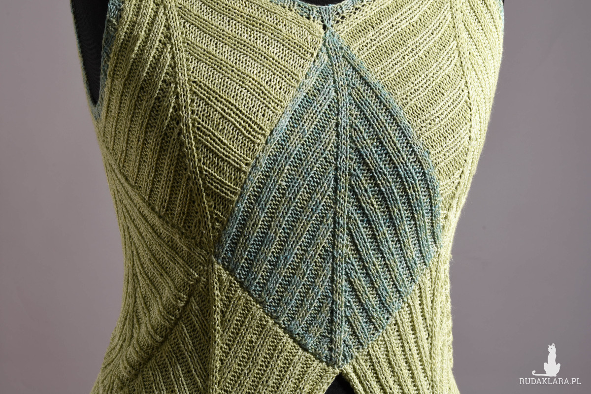 MOJITO, letnia bluzeczka zrobiona ręcznie na drutach. Doskonale nada się na plażę lub wieczorne wyjście z przyjaciółmi