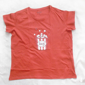 nowa koszulka damska xl, czerwona koszulka xl, damska koszulka rozmiar xl, koszulka z popcornem, popcorn koszulka z nadrukiem, bawełniana koszulka xl, damski tshirt z bawełny xl