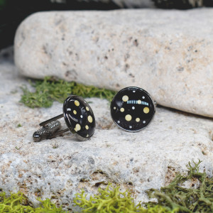 Czarne spinki do mankietów koszuli z oczkiem z geometrycznym wzorem #70