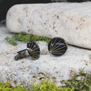 Czarne spinki do mankietów koszuli z oczkiem z geometrycznym wzorem #74