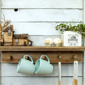 Na skraju wsi - Drewniana półka do kuchni, z wieszaczkami