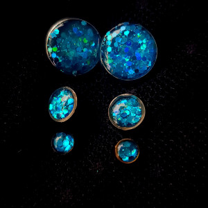 Kolczyki miniaturki z żywicy niebieskie