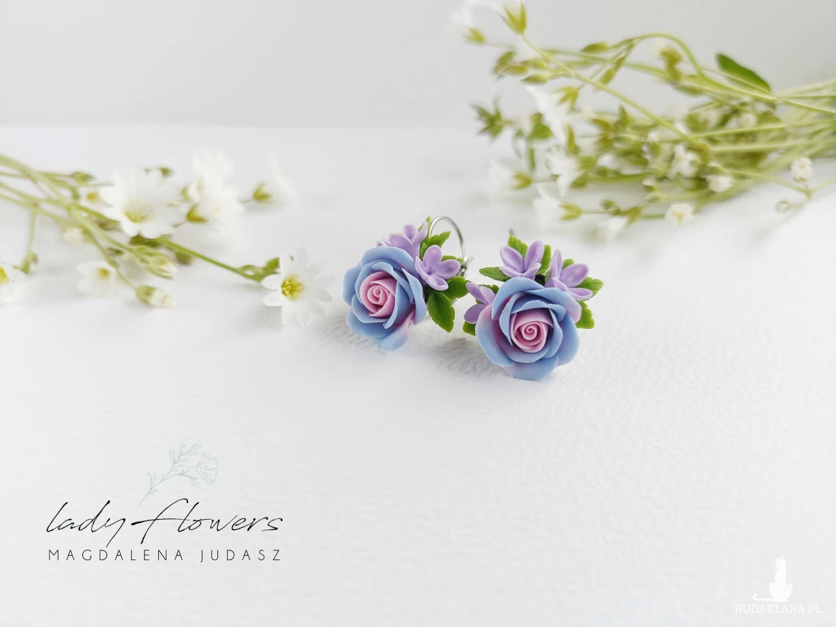 Kolczyki z cieniowanym i różyczkami