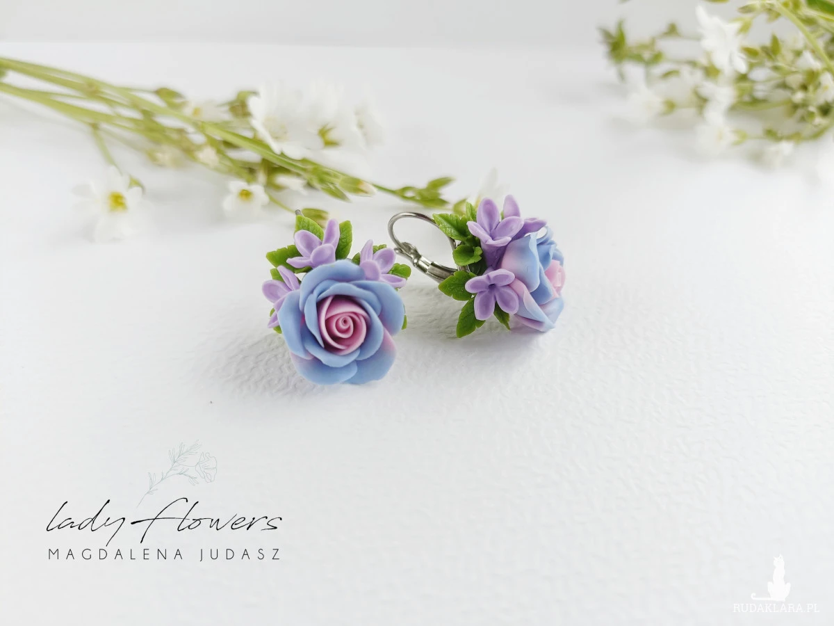 Kolczyki z cieniowanym i różyczkami