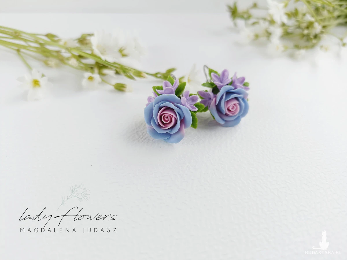 Kolczyki z cieniowanym i różyczkami