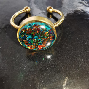 Zielony pierścionek z żywicy