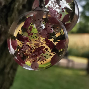 Różowe kolczyki z żywicy