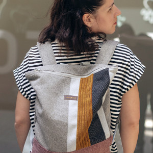 Szary damski plecak kurierski z suwakiem