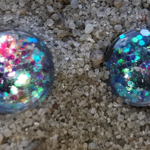 Kolczyki wkrętki 8mm zielone różowe barbie