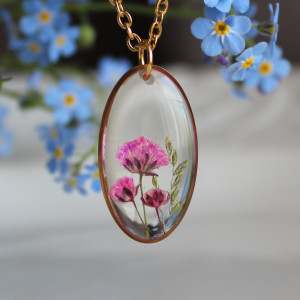 Złota zawieszka złoty wisiorek naszyjnik żywica z żywicy kwiaty z kwiatami jajowata retro naturalna delikatna dziewczęca kobieca kolorowa różowa