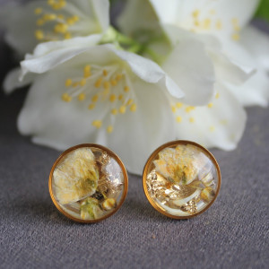 złote kolczyki wkręty sztyfty żywica z żywicy kwiaty z kwiatami suszone prawdziwe kwiaty retro vintage żółte