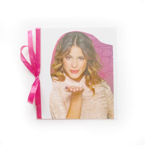 dziewczyna kartka bez życzeń, kartka dla nastolatki, kartka z Violettą, Violetta kartka, kartka na 18, kartka z aktorką, Martina Stoessel kartka okolicznościowa