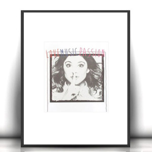 nowoczesne plakaty do domu, Violetta plakat A4, małe plakaty z filmów, plakaty z seriali, plakat z Violettą, fajne plakaty filmowe, posters a4, plakat z dziewczyną, love music passion obrazek