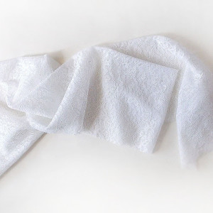 szal z koronki, koronkowa apaszka, koronkowy dodatek do ubrania, koronkowy szal, biały szal