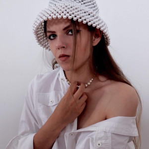 Perełkowy bucket hat