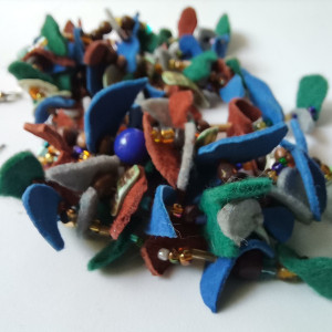 Kolczyki długie materiał skóra g1