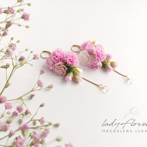 Kolczyki z różowymi kwiatami