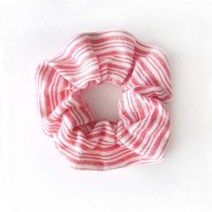biało czerwona gumka do włosów, scrunchie  z bawełny, gumka w paski, biało czerwona ozdoba do włosów