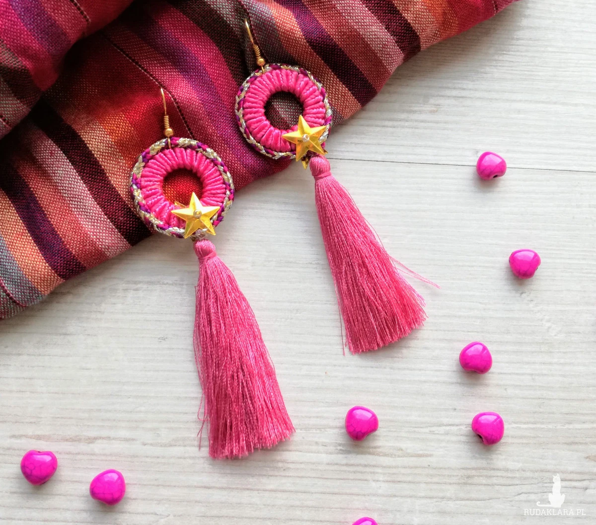 Kolczyki Round Star z gwiazdką i chwostem w kolorze ciemnego różu
