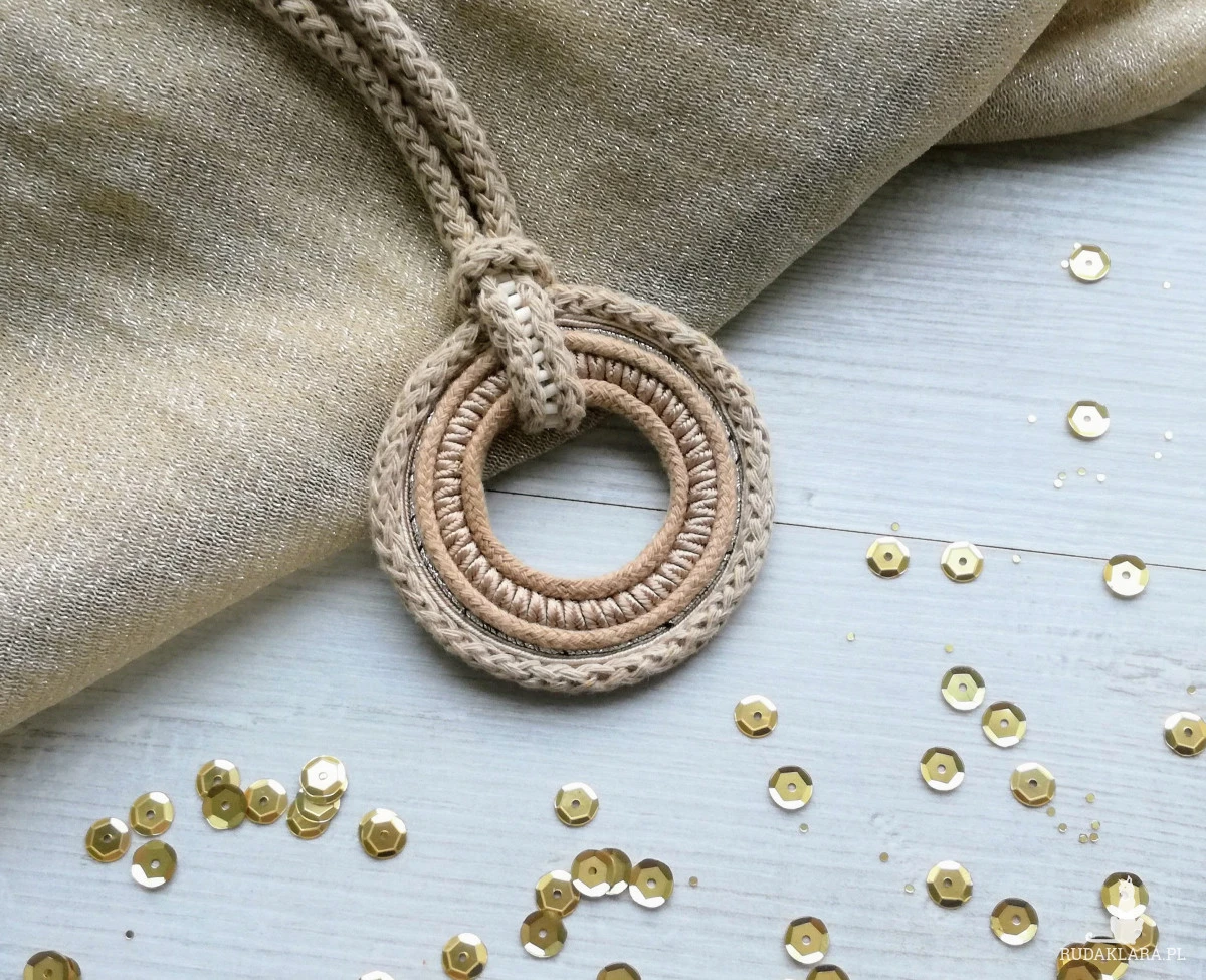 Wisior Round Basic beżowy