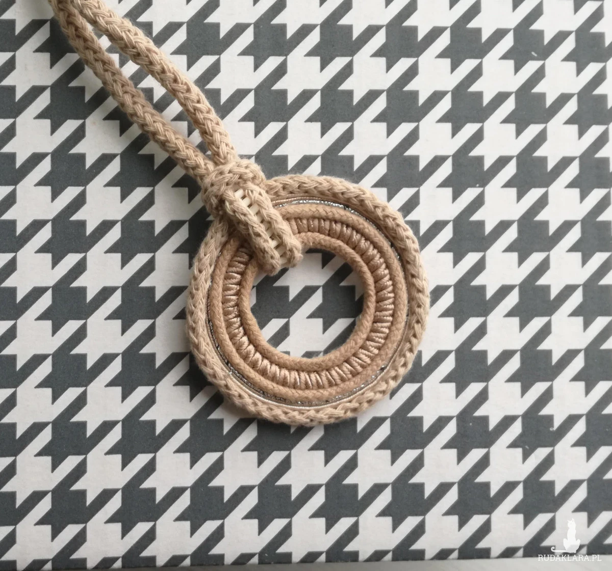 Wisior Round Basic beżowy