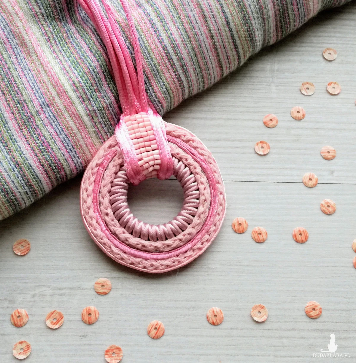 WISIOR ROUND BASIC JASNO RÓŻOWY