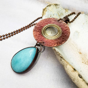 Miedziany naszyjnik z błękitnym jadeitem c1115