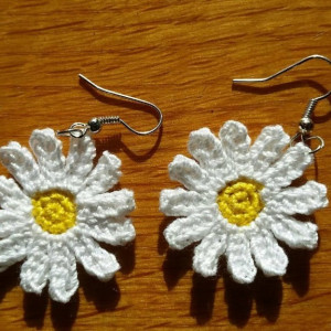 Kolczyki szydełkowe kwiatki stokrotki białe