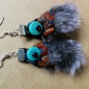 Kolczyki etniczne z futrem turkus