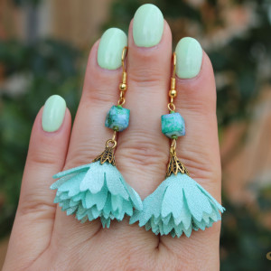 delikatne kwiatowe kolczyki