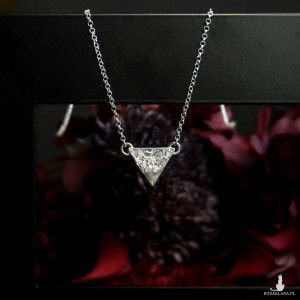 Naszyjnik trójkąt surowy