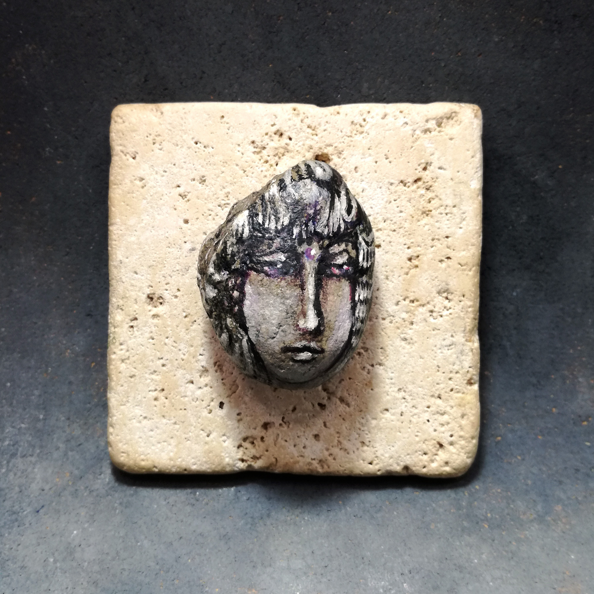 Anioł obraz na kamieniu Stone Soul z cyklu miniatur Dusze Kamieni