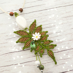 Naszyjnik liść paproci z kryształem Swarovski.