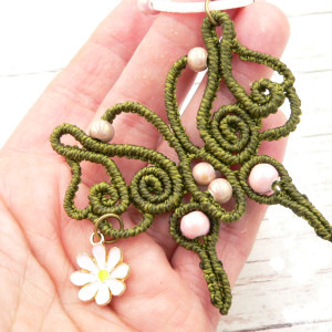 Naszyjnik z motylem.