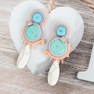 Turkusowe kolczyki sutasz Howlit