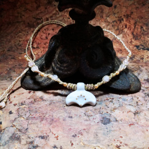 Choker Lunula słowiańska Księżyc porcelanowy biało-złoty ~ Slavic Porcelain ~ mikro makrama