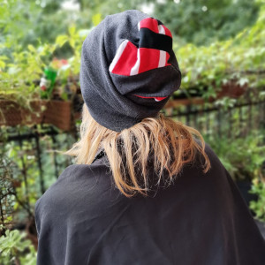 Czapka szara góra kolorowa