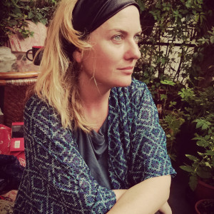 Opaska   czarna skóropodobna  uniwersalna