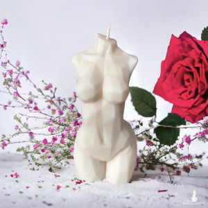 Świeca sojowa kobieta tors body handmade