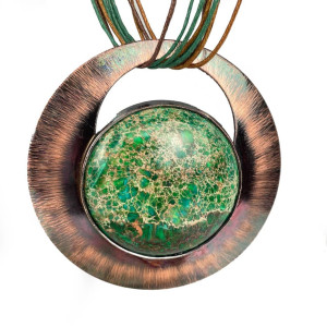 Miedziany wisior z zielonym jaspisem cesarskim c1125