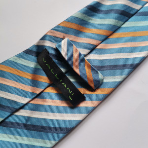 Krawat w paski niebieski