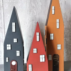 Kolorowe domki dekoracyjne.