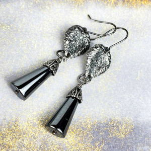 Kolczyki z hematytami na srebrnych listkach a938