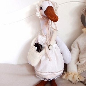 Duża Gąska zabawka gęś w spódnicy przytulanka