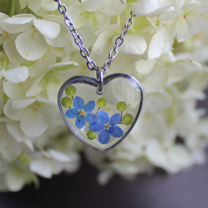 Srebrna zawieszka srebrny wisiorek kwiat naszyjnik żywica z żywicy kwiaty serce serduszko niezapominajki z niezapominajkami niezapominajką