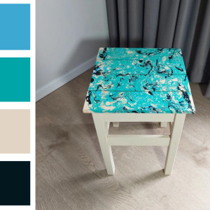 Własnoręcznie malowany handmade taboret / stołek w pastelowych kolorach art deco