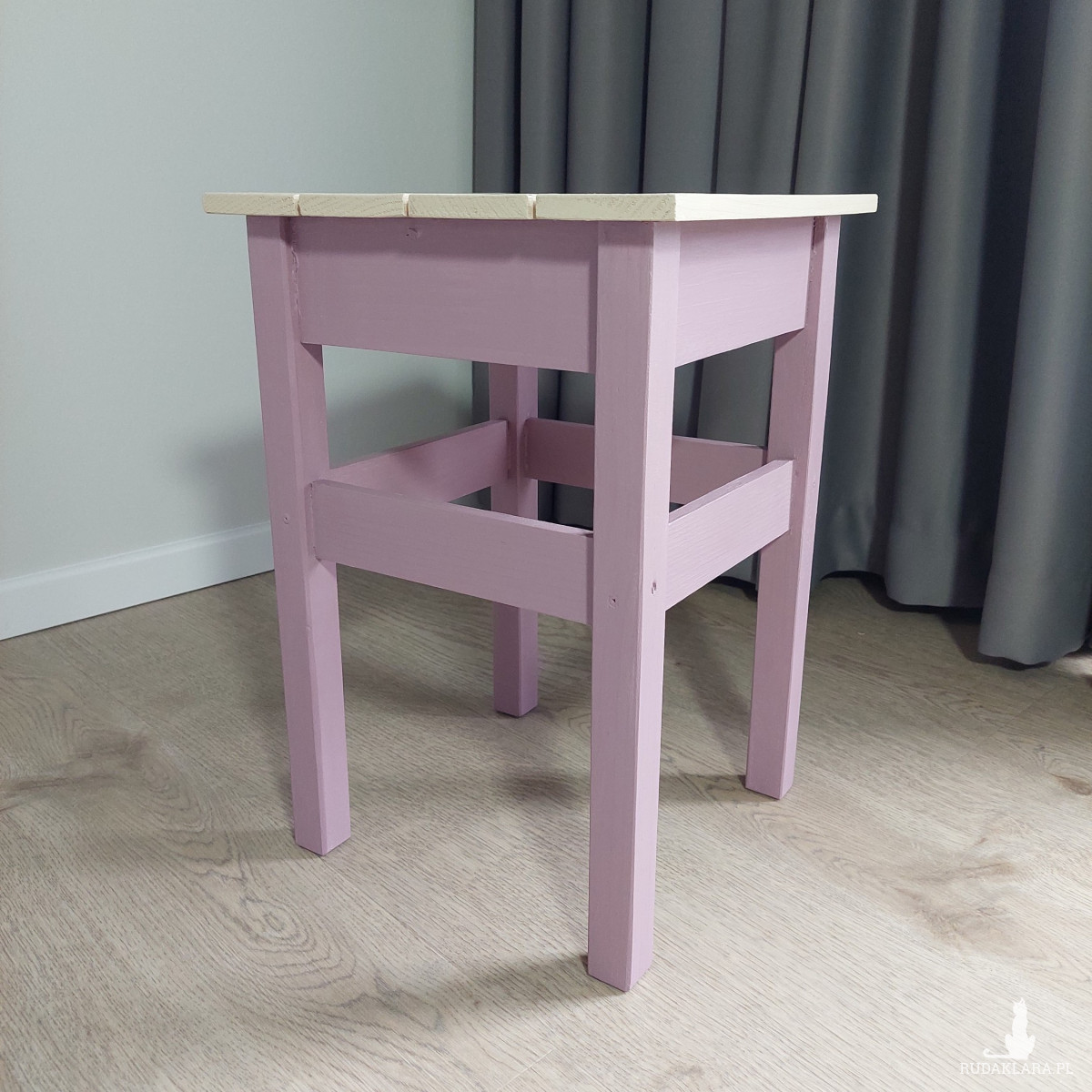 Własnoręcznie malowany handmade taboret / stołek w pastelowych kolorach