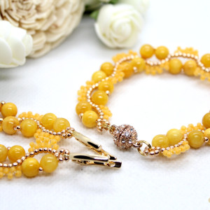 delikatny komplet biżuterii z żółtego jadeitu