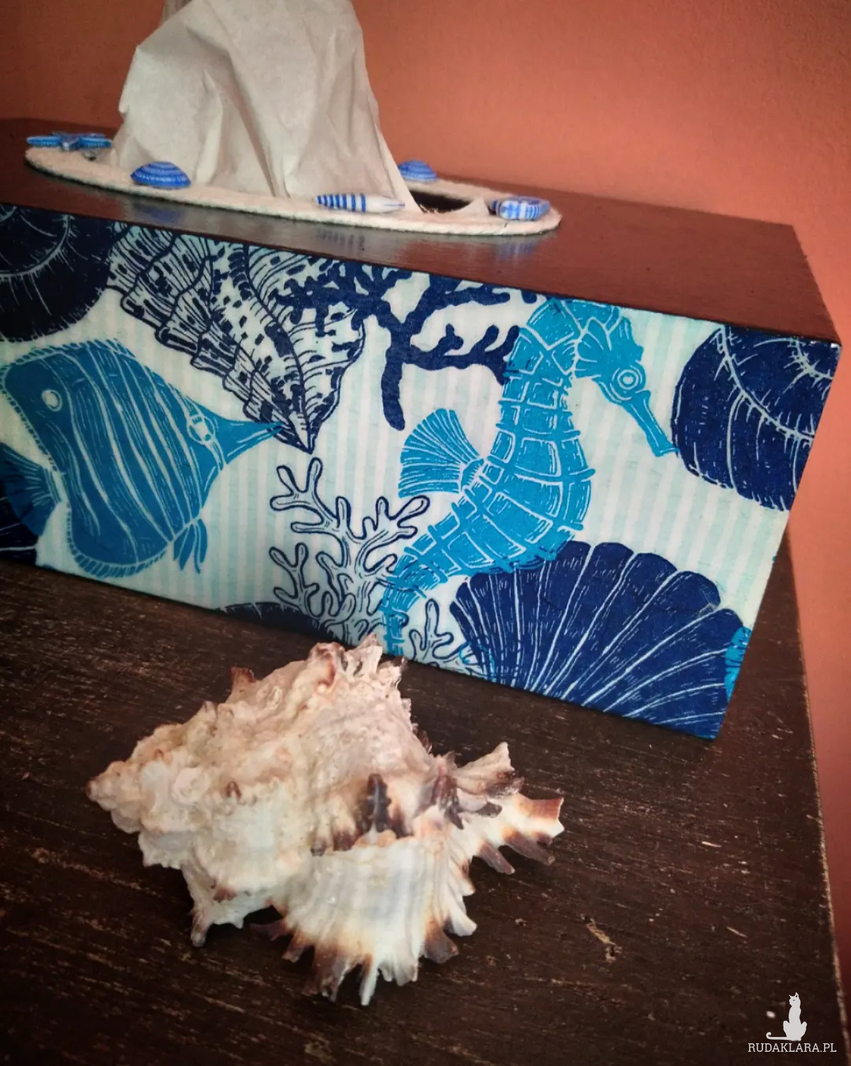 Drewniany chustecznik Magia Oceanu ocean ryby rybki muszle podwodny świat decoupage kolor niebieski